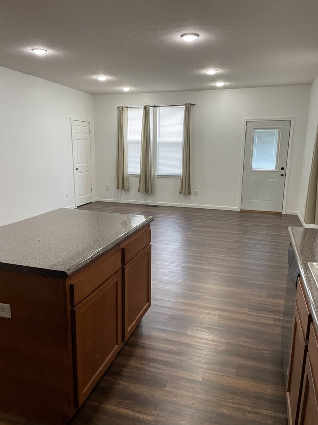 Building Photo - 928-934 Martin Luther King Jr St