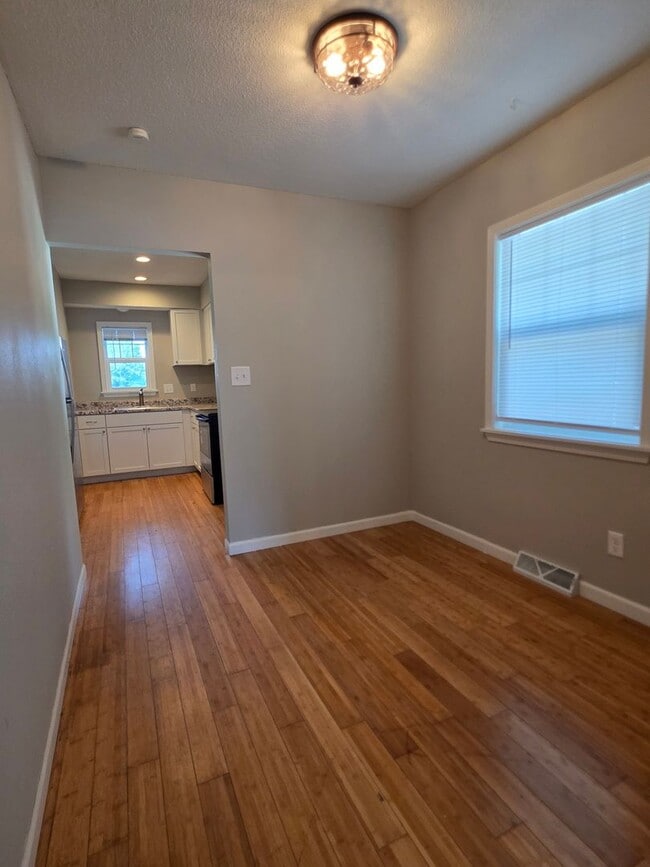 Building Photo - 3111 Lincoln Ave