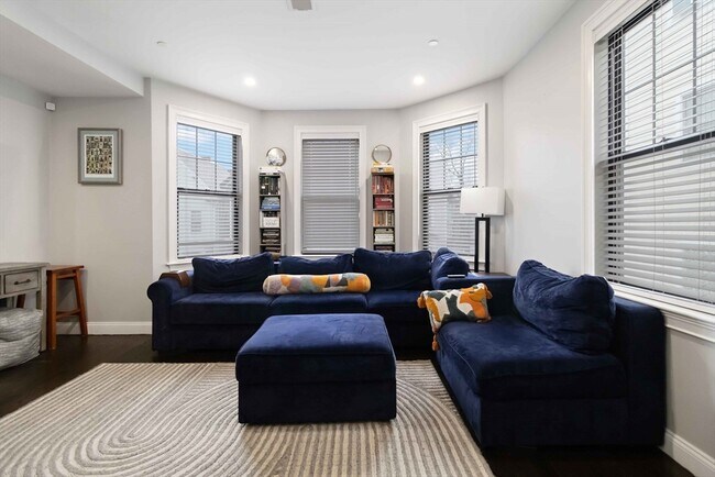 Building Photo - 18 Albion St