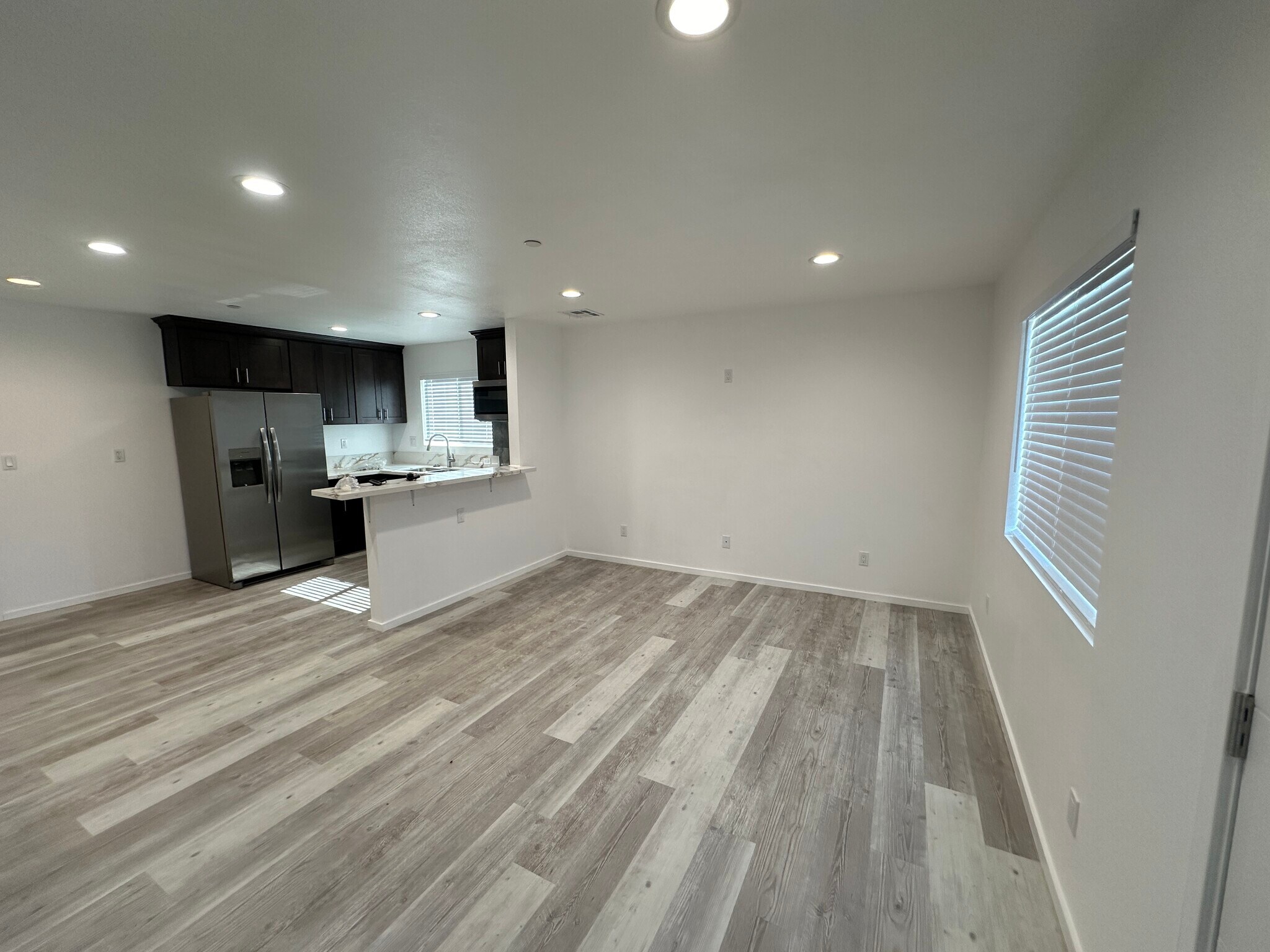 Building Photo - 204 S Rose Ave