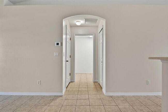 Building Photo - 83 Lynbrook Dr
