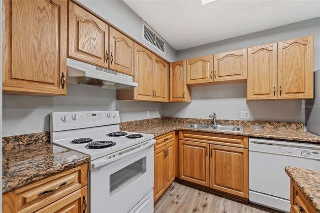 Building Photo - 370 Lake Placid Ct