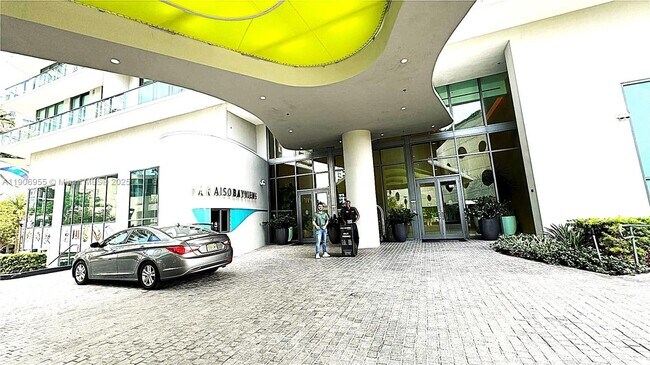 Building Photo - 501 NE 31st St