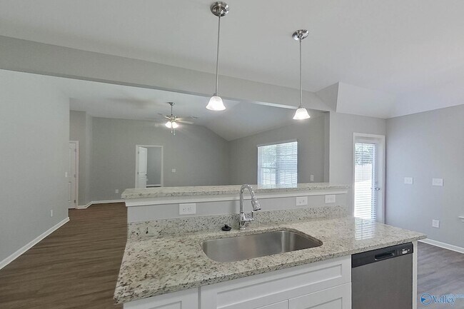Building Photo - 112 Live Oak Dr