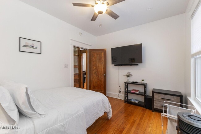 Building Photo - 106 N Pine Ave