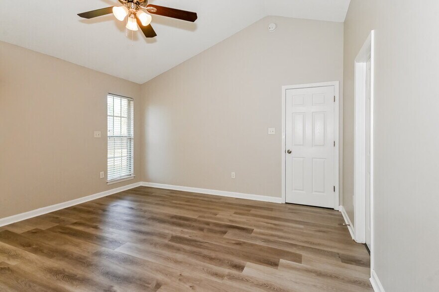 Building Photo - 7892 Jane Ayre Dr