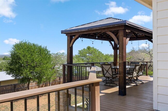 Building Photo - 104 Kings Way