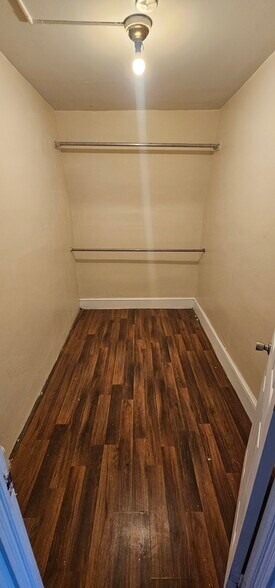 Building Photo - 132 W Douglass St