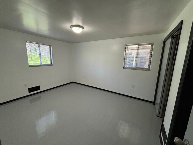 Building Photo - 114 Van Wyck Ave