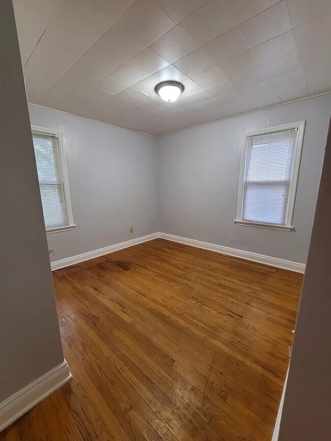 Building Photo - 1546 Anne Ave