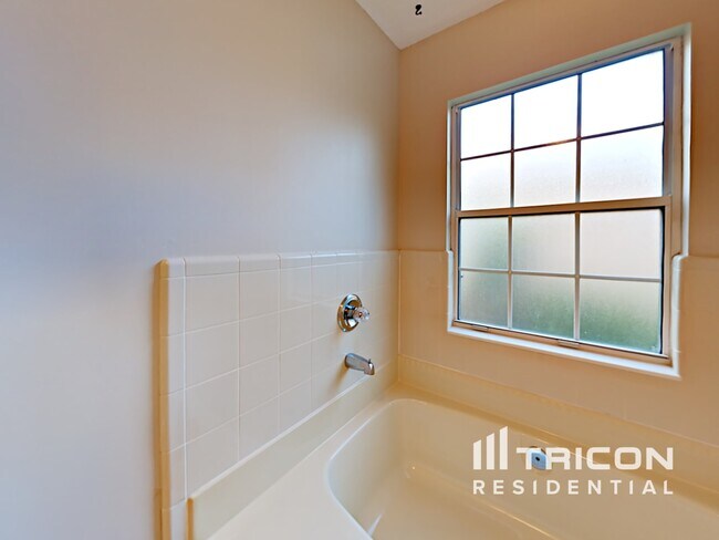 Building Photo - 2827 Tuscarora Tr