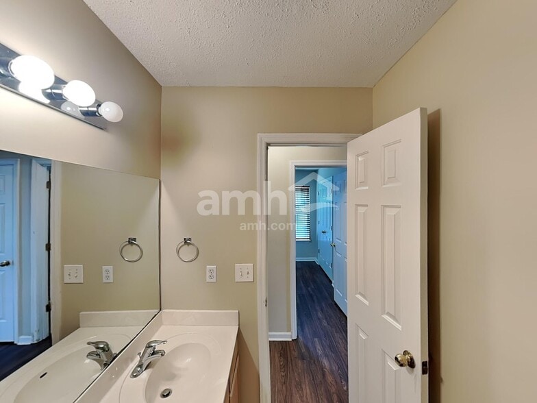 Building Photo - 2253 Joann Dr