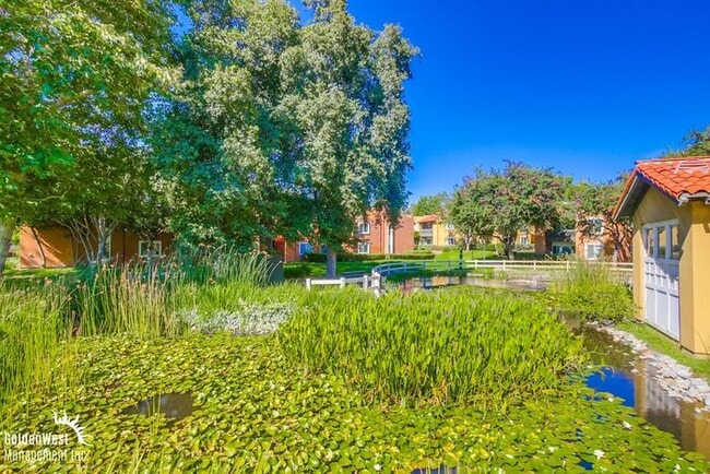 Building Photo - Stylish 2Bdm 1Ba Condo in the Waterbridge ...