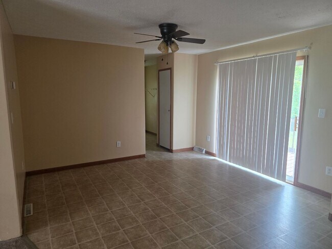 Building Photo - Meadowbrook Estates