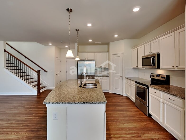 Building Photo - 5063 Trailwater Dr