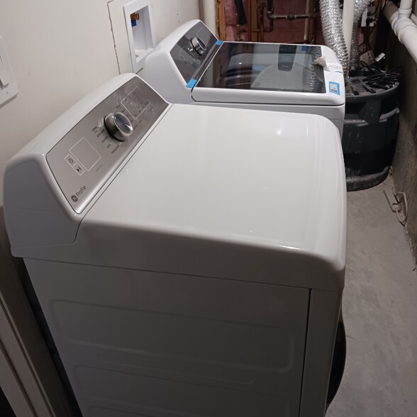 Building Photo - 132 Tiffany St