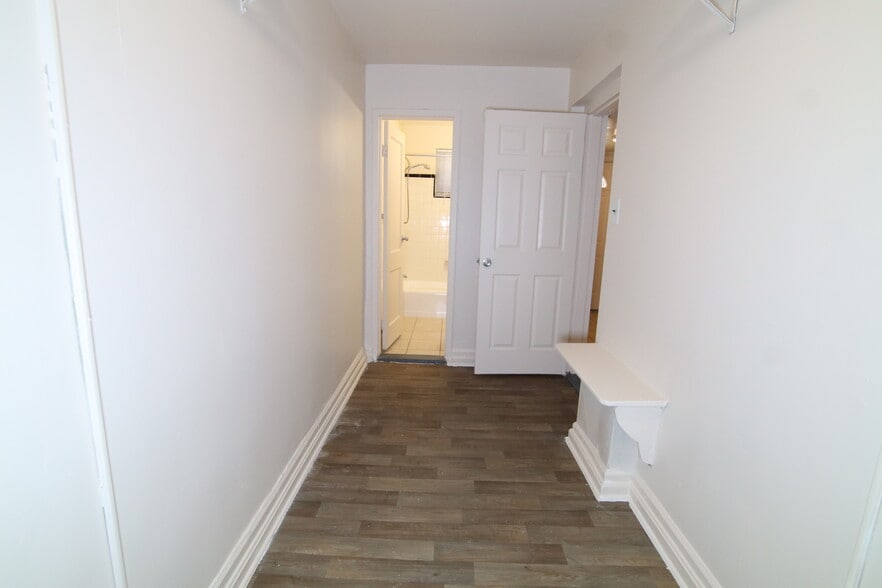 Building Photo - 126 Joliet St SW