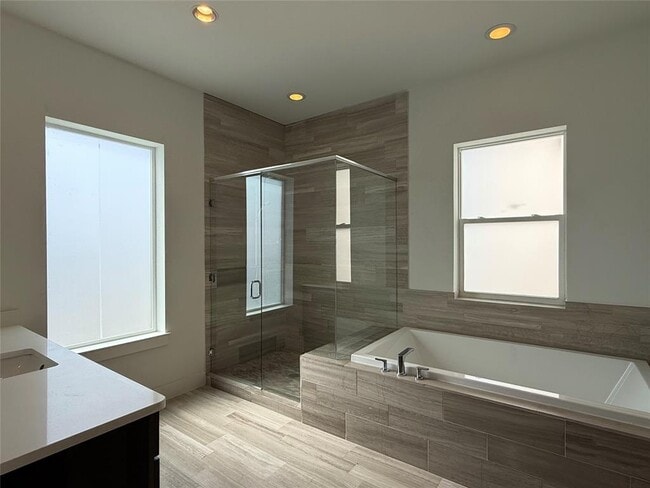 Building Photo - 6117 Seville Dr
