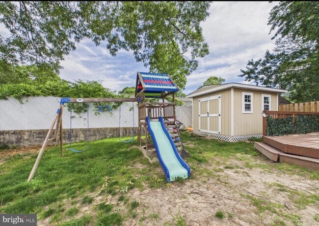 Building Photo - 1358 Raleigh Dr