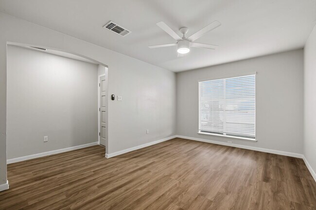 Building Photo - 2414 Rutledge St