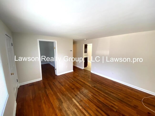Building Photo - Cozy Three Bedroom Home in Salem with Larg...