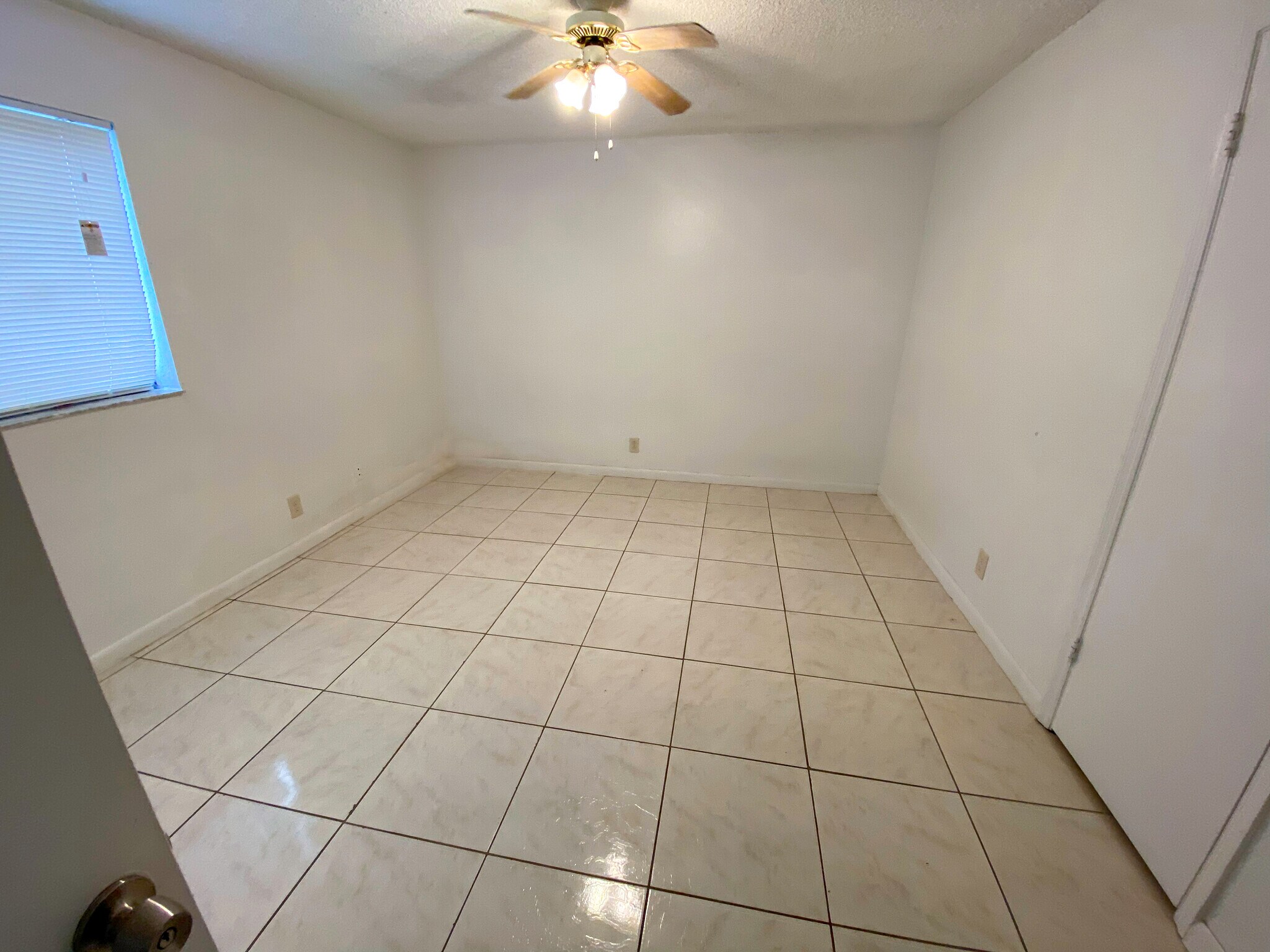 Building Photo - 2866 S University Dr