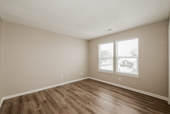 Building Photo - 8039 Corktree Dr