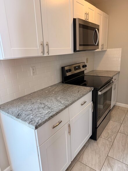 Building Photo - 11 Wopowog Trl