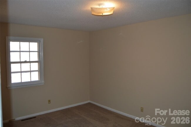 Building Photo - 221 Kelly St