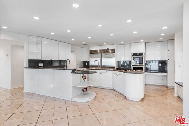 Building Photo - 7940 Vulcan Dr