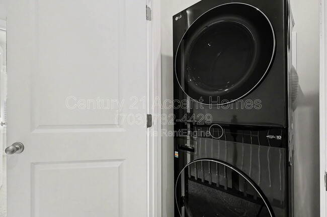 Building Photo - 2838 Dart Dr