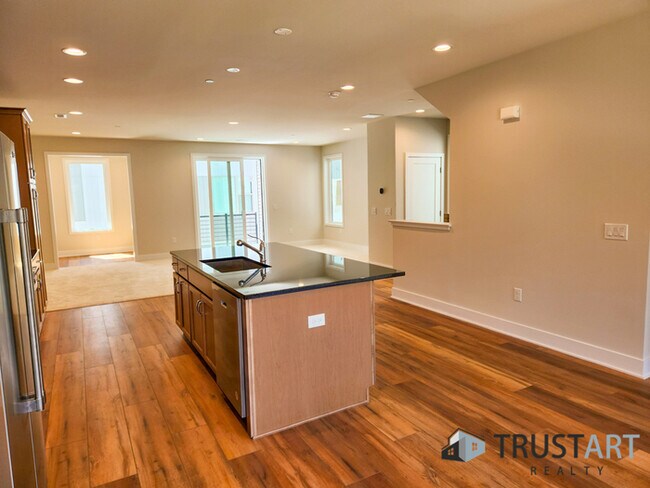 Building Photo - 3 bed/2bath condo house in Fishtown