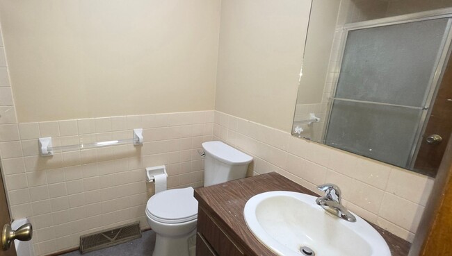 Building Photo - 2 Bedroom House close to Hospitals!  $895