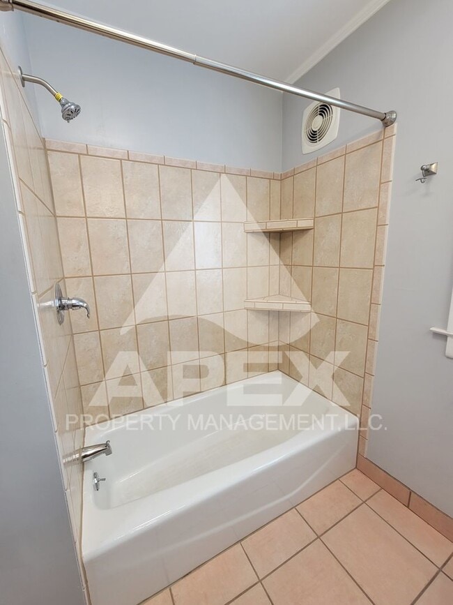 Building Photo - Craftsman Style 2 Bd 1- Ba Single Family H...