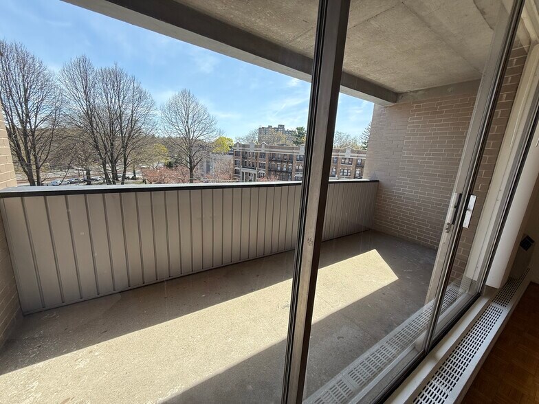 Building Photo - 165 Chiswick Rd