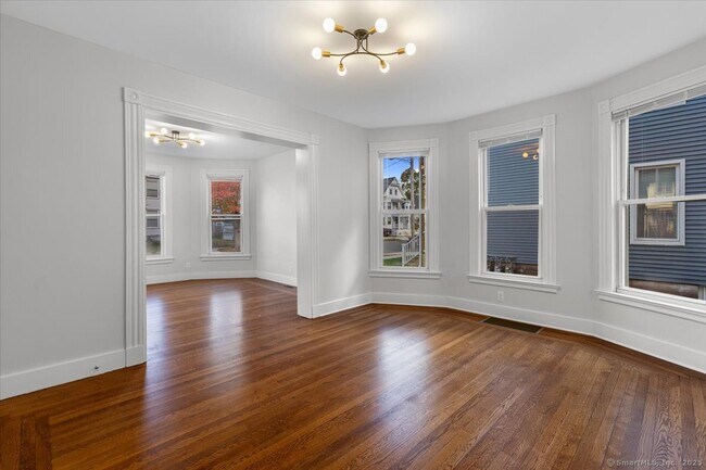 Building Photo - 36 Maple St