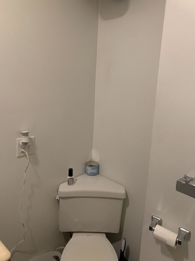 Building Photo - 75 Joy St