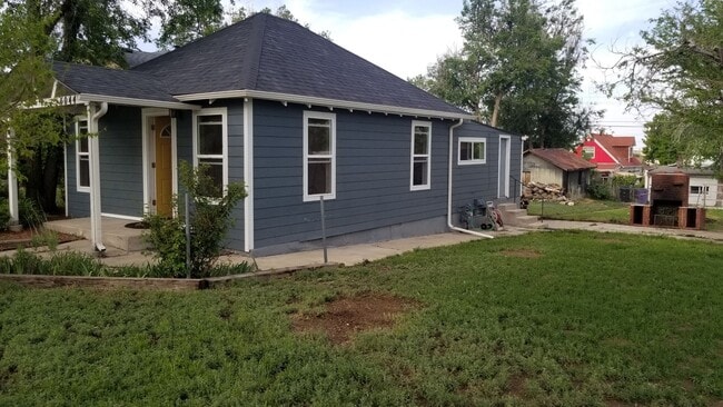 Building Photo - Cozy 2 Bed 1 Bath Bungalow in Denver's Globeville Neighborhood