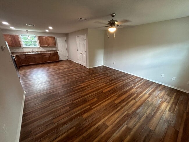 Primary Photo - 214 Emerald Ave