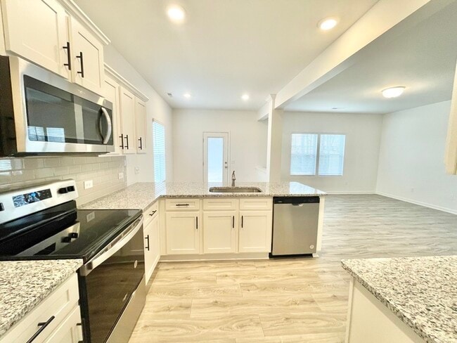 Building Photo - Don't miss out! Paired Home minutes from I-77 and I-40 Tour today!