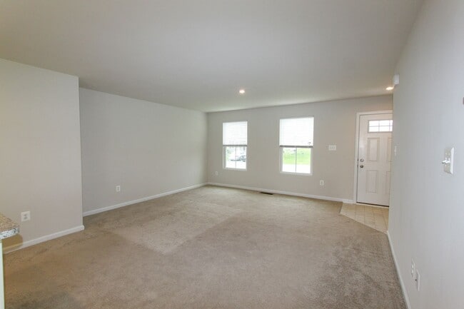 Building Photo - 4 Bed, 2.5 Single Family Home in Bunker Hi...