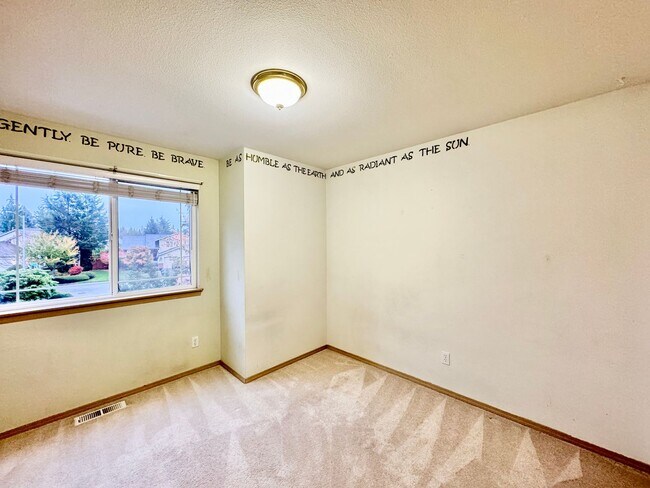 Building Photo - Great 3 Bed 2.5 Bath Home for rent