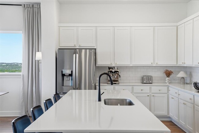 Building Photo - 256 Smoke Tree Cir