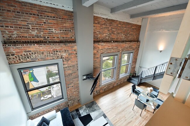 Building Photo - 915 Franklin St