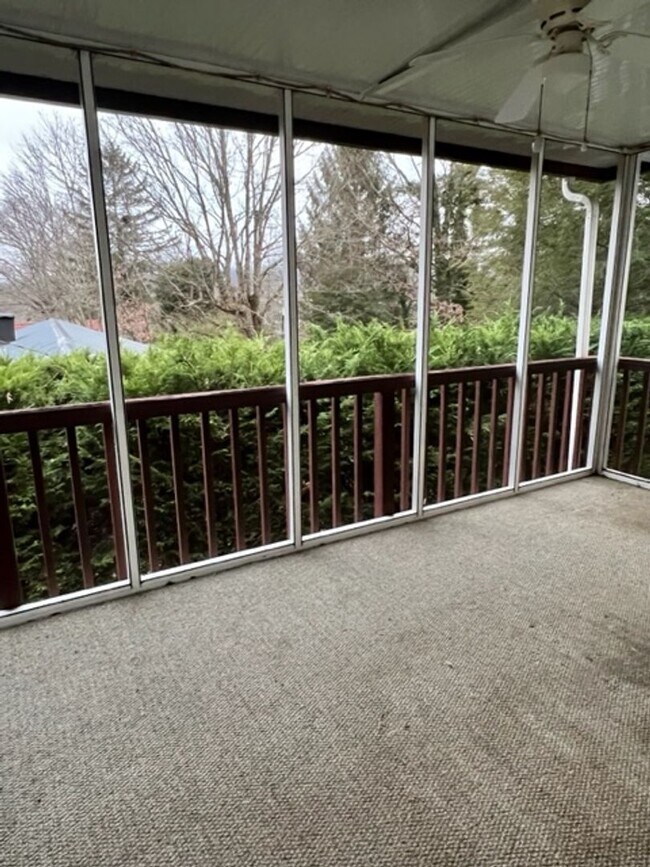Building Photo - Black Mountain Rental