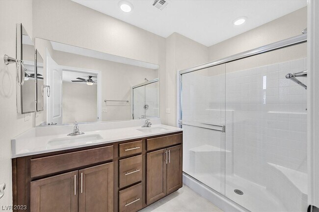 Building Photo - 372 Rosefinch St