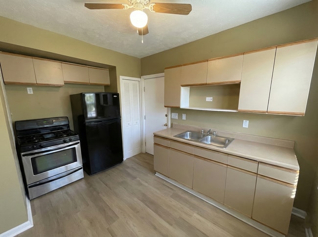 Building Photo - 4804 E 84th St