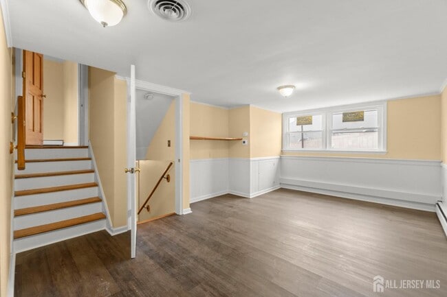 Building Photo - 762-762 Valley St