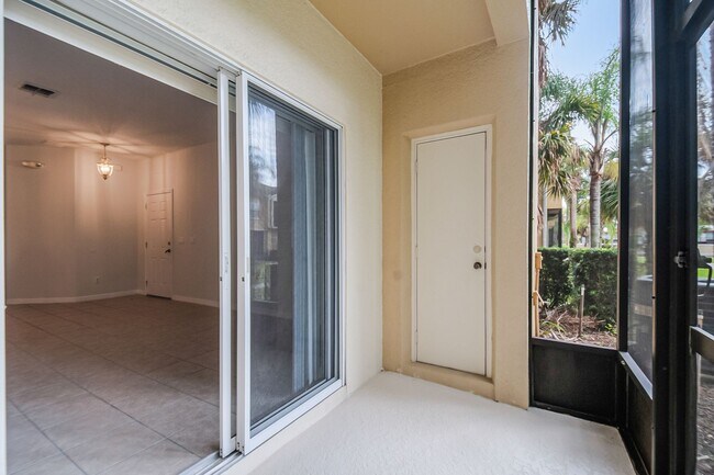 Building Photo - Spacious 3/2 Condo in the Gated Oakwater Community with Single Car Garage! Brand new carpets and ...