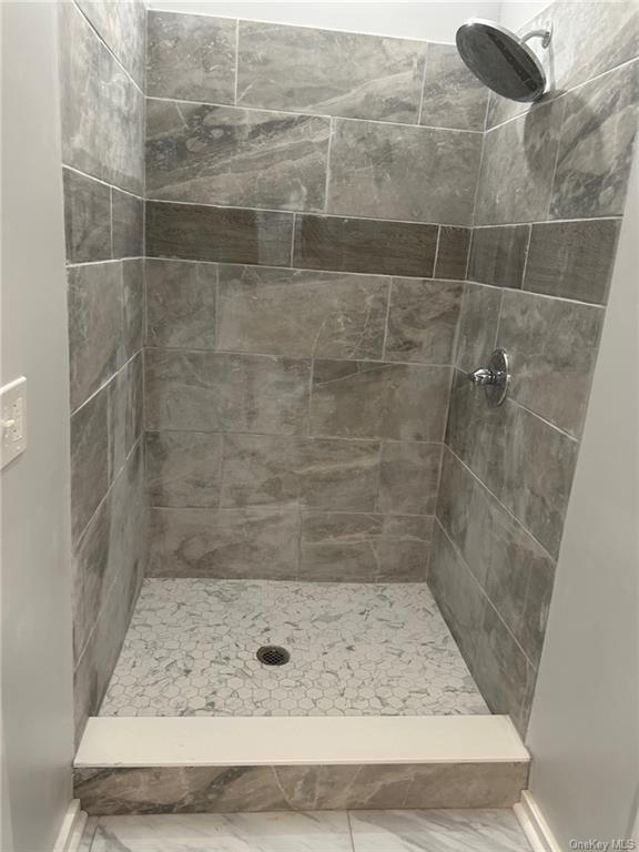 Building Photo - 165 S Cross Rd